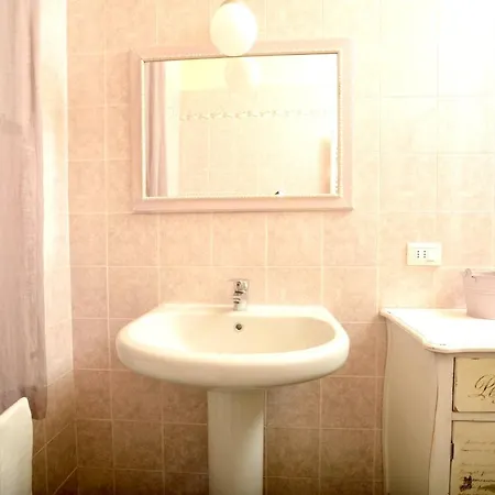 House With 2 Bedrooms In With Wifi