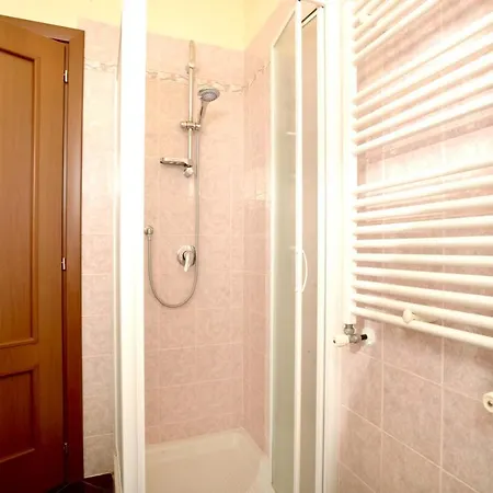 House With 2 Bedrooms In With Wifi Nyaraló
